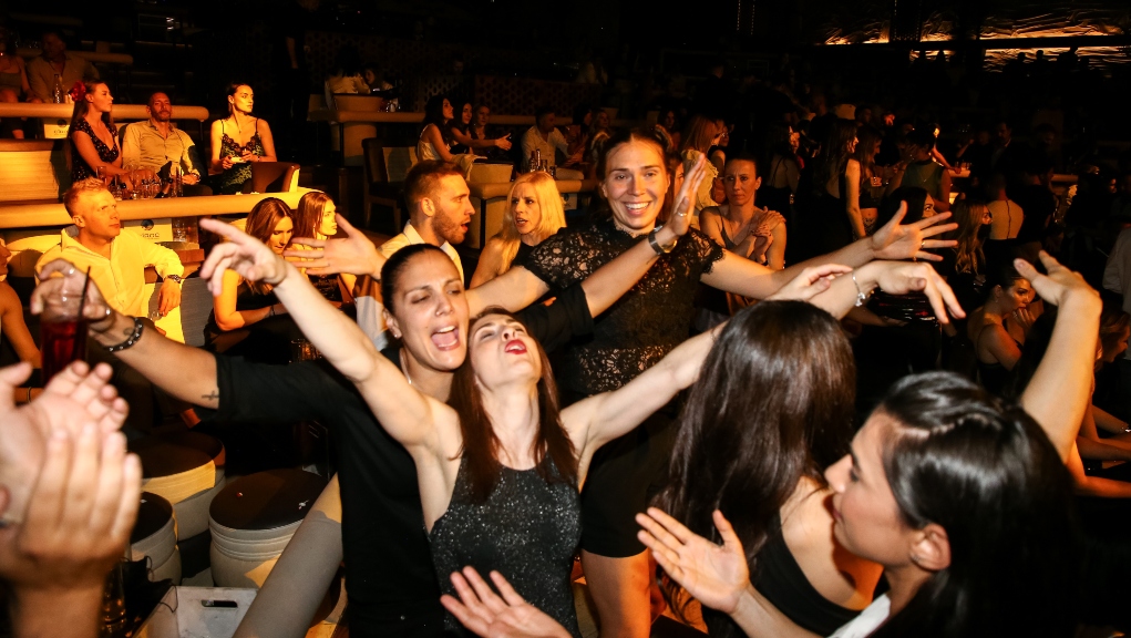 Τα… έσπασαν οι Πρωταθλήτριες στα μπουζούκια (ΦΩΤΟ)