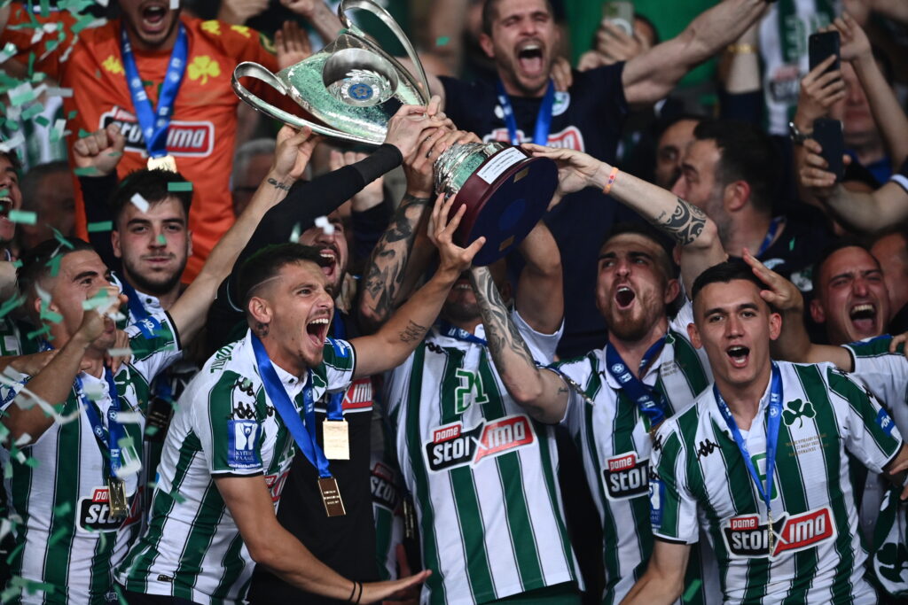 Φωτοστιγμές του τελικού