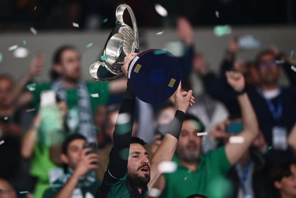 Φωτοστιγμές του τελικού