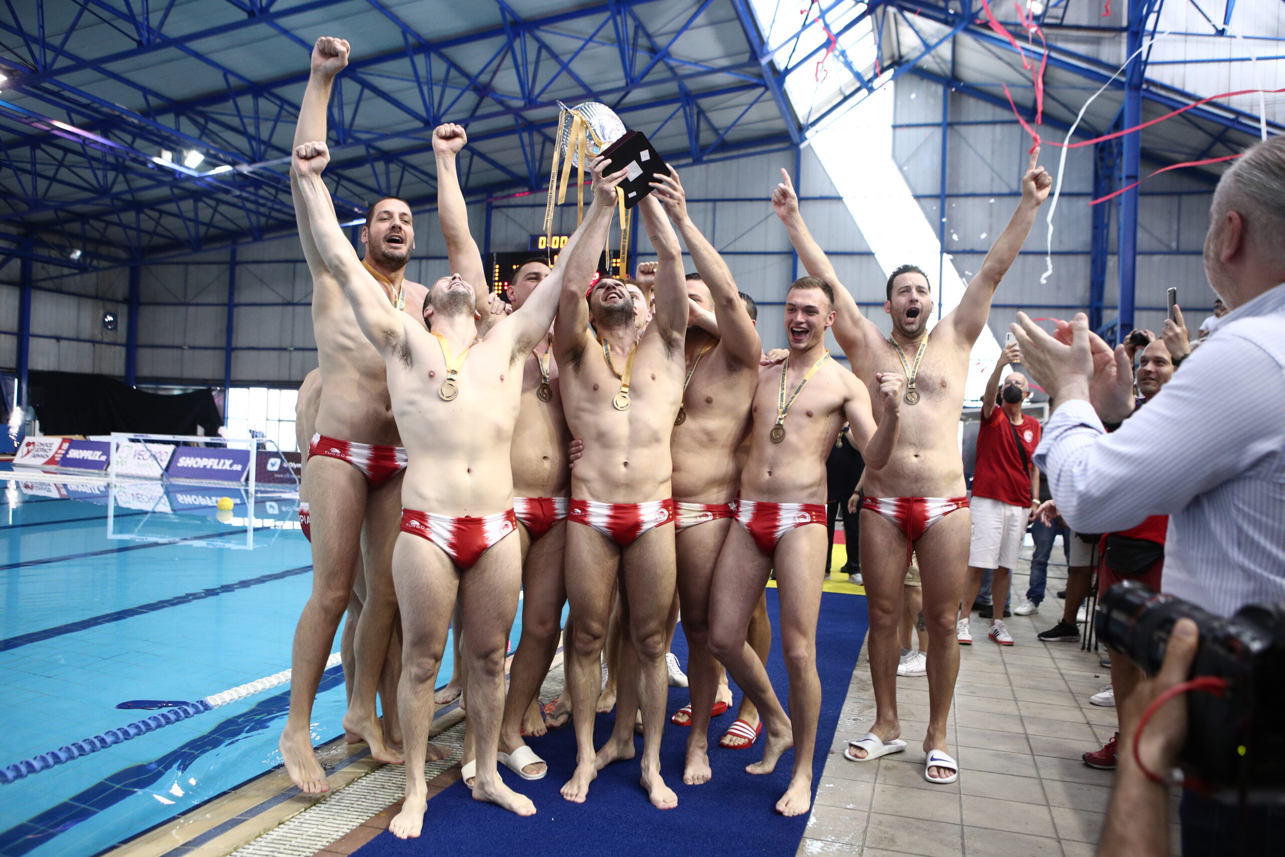 ΦΩΤΟρεπορτάζ από το «ερυθρόλευκο» πάρτι