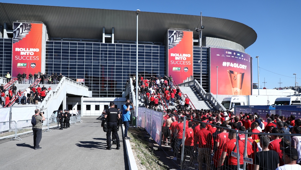 «Ερυθρόλευκη» πορεία στο Βελιγράδι (video, ΦΩΤΟ)