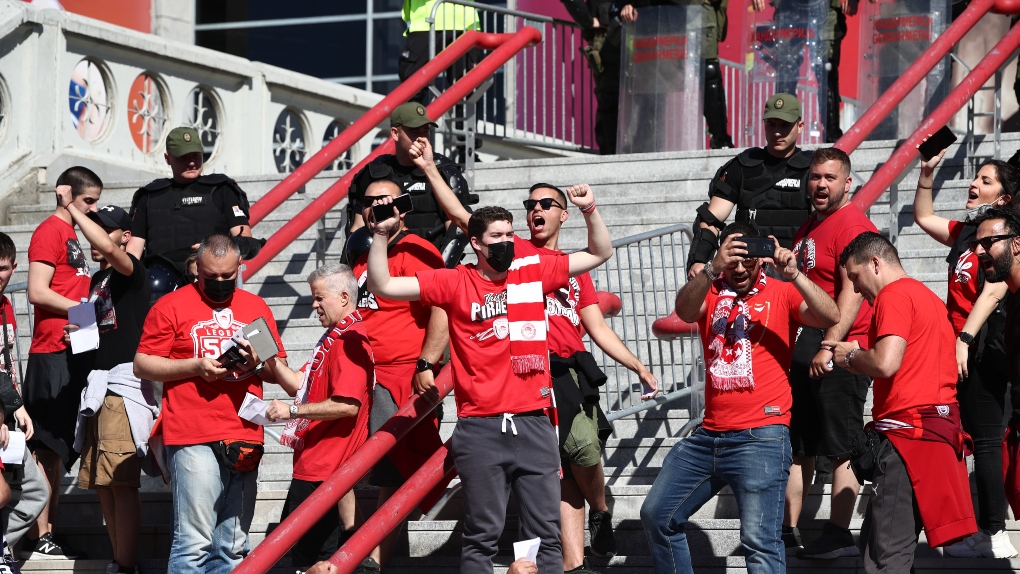 «Ερυθρόλευκη» πορεία στο Βελιγράδι (video, ΦΩΤΟ)