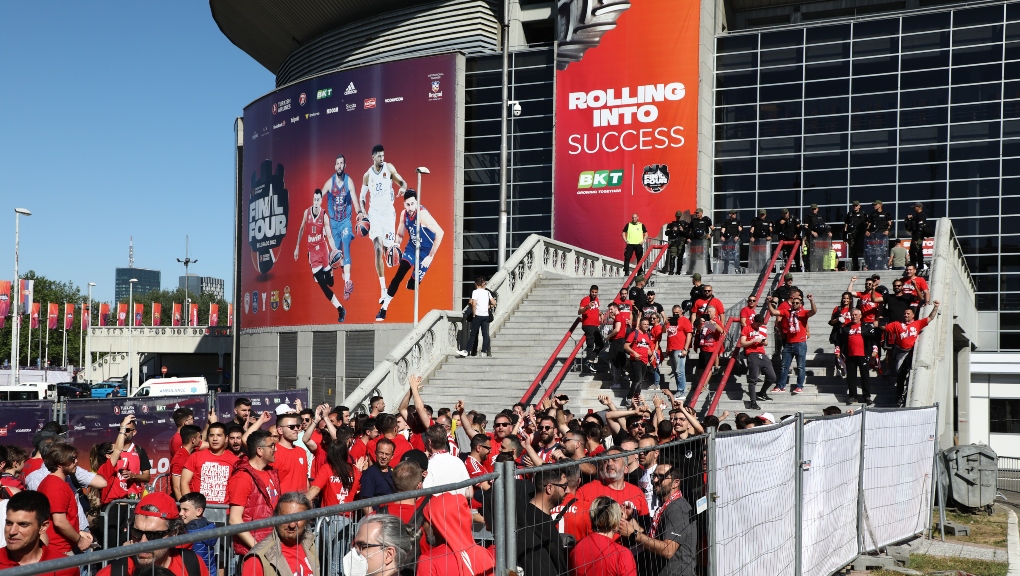 «Ερυθρόλευκη» πορεία στο Βελιγράδι (video, ΦΩΤΟ)