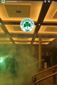 Αποθέωση από οπαδούς του Παναθηναϊκού πριν τον τελικό (video)