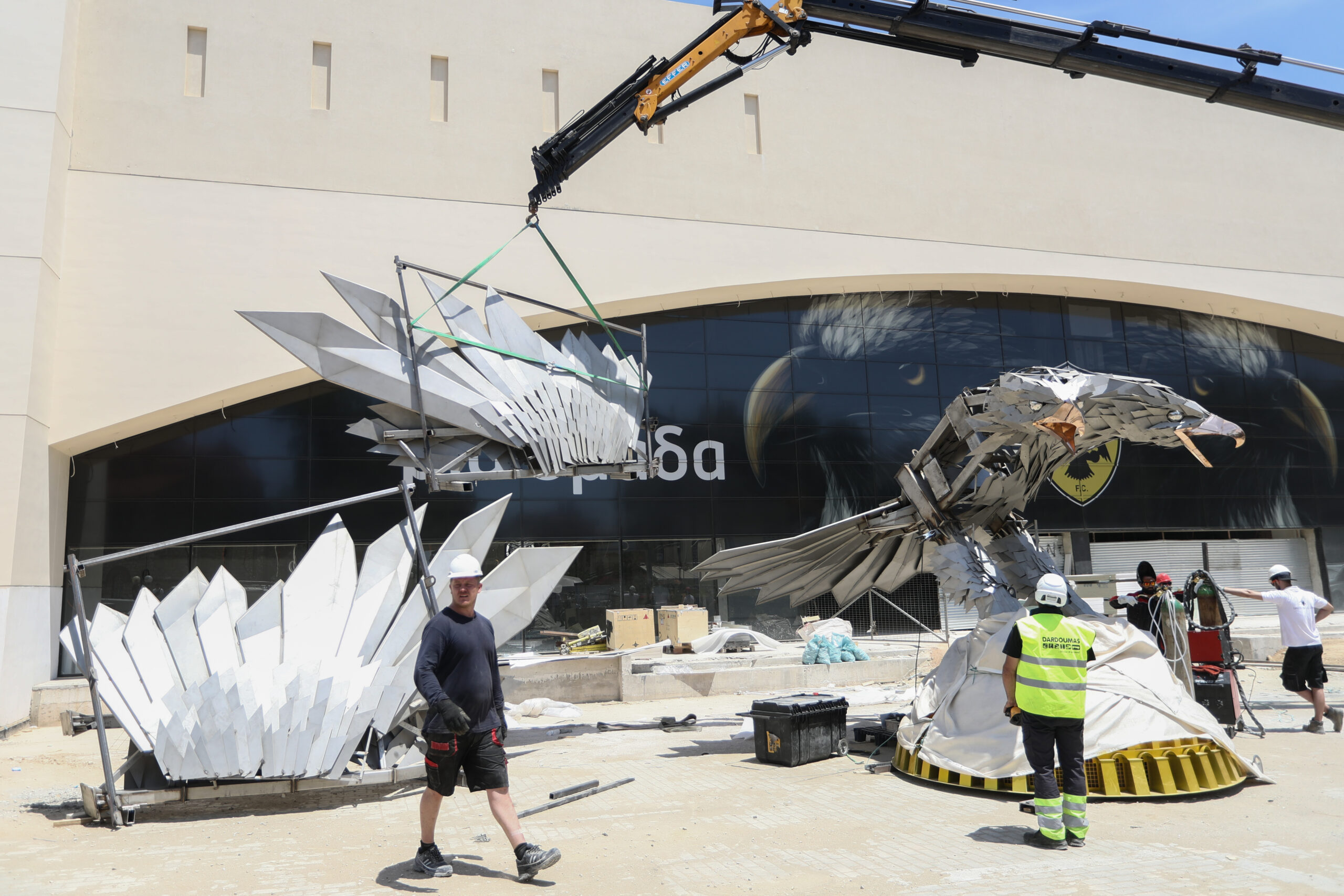 ΦΩΤΟρεπορτάζ από τη συναρμολόγηση του ατσάλινου αετού