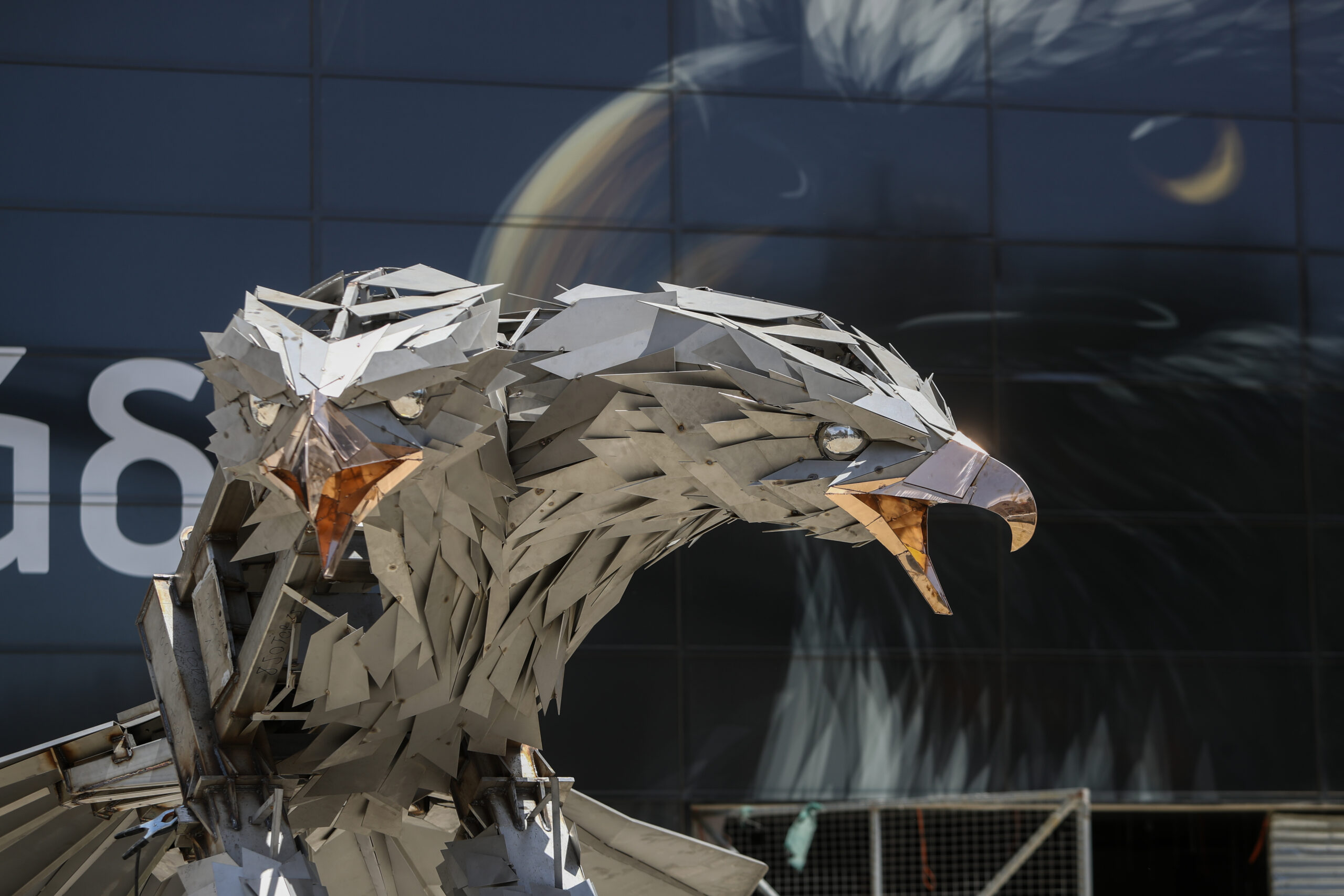 ΦΩΤΟρεπορτάζ από τη συναρμολόγηση του ατσάλινου αετού