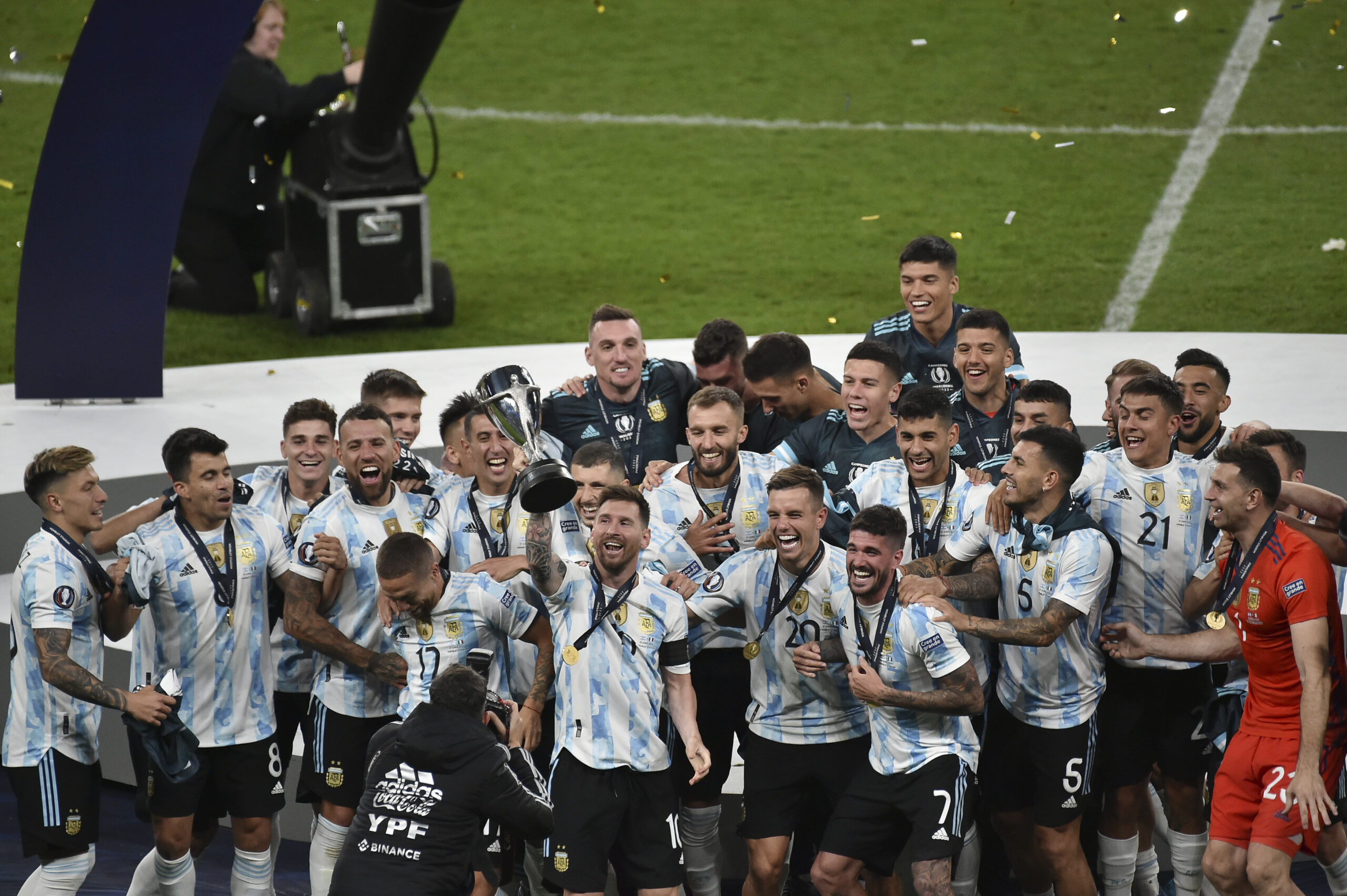 ΦΩΤΟρεπορτάζ από το γλέντι της παρέας του Μέσι