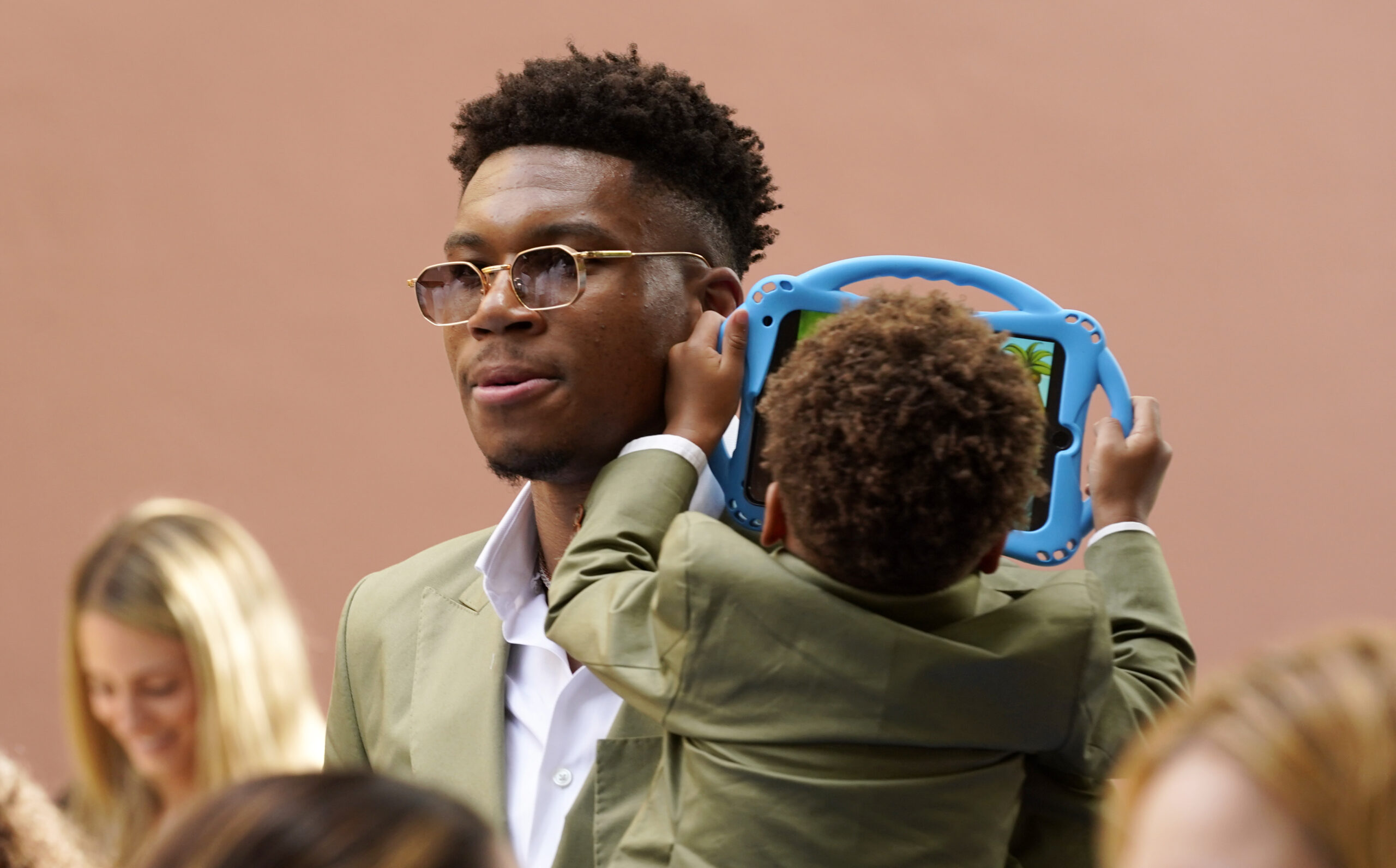 H “Χολιγουντιανή” εμφάνιση του Γιάννη (ΦΩΤΟ)