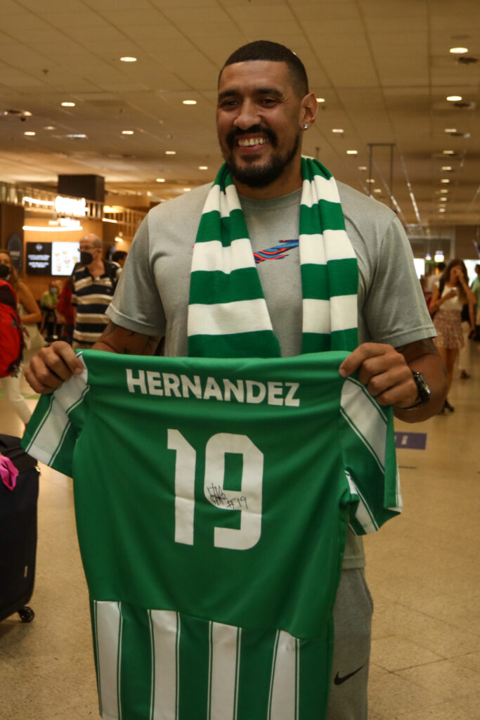 “Προσγειώθηκε” Ελλάδα ο Ερνάντεζ (Φωτορεπορτάζ)