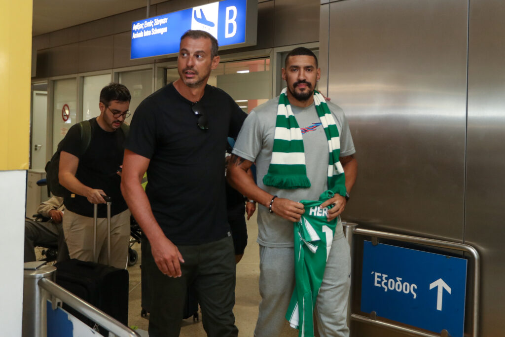 “Προσγειώθηκε” Ελλάδα ο Ερνάντεζ (Φωτορεπορτάζ)