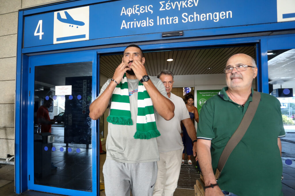 “Προσγειώθηκε” Ελλάδα ο Ερνάντεζ (Φωτορεπορτάζ)