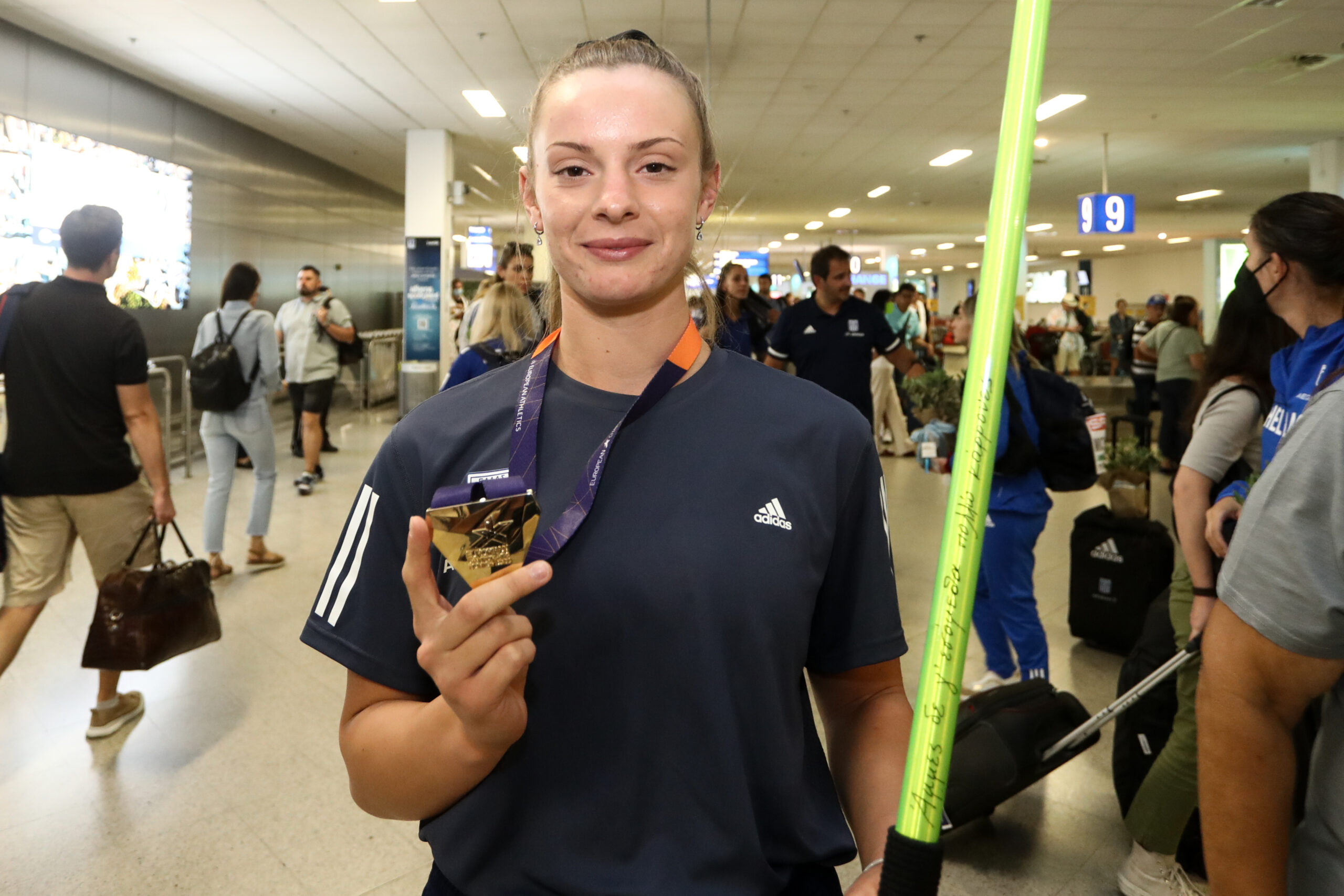 Στην Ελλάδα το “χρυσό” κορίτσι του ακοντισμού (ΦΩΤΟ)