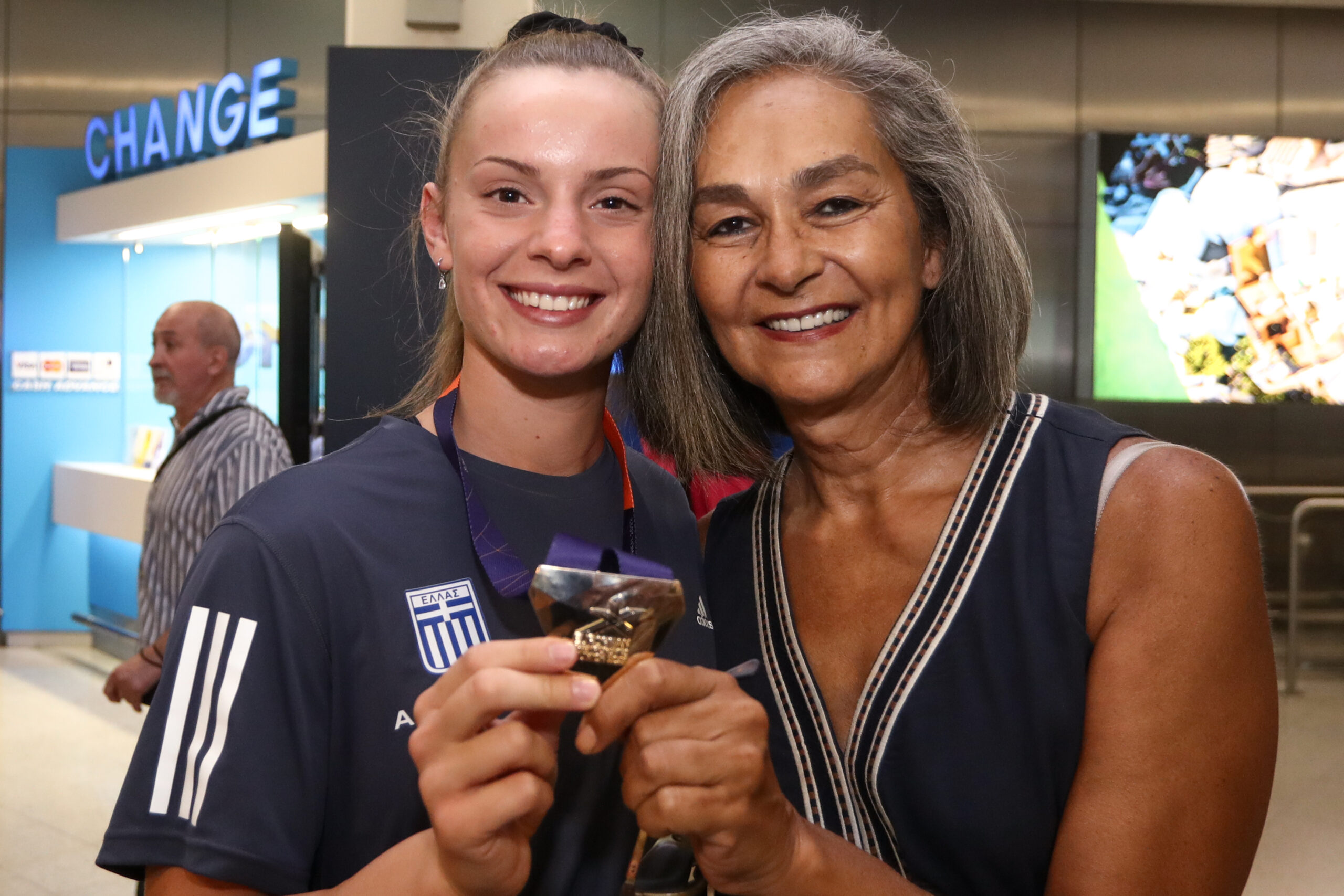 Στην Ελλάδα το “χρυσό” κορίτσι του ακοντισμού (ΦΩΤΟ)