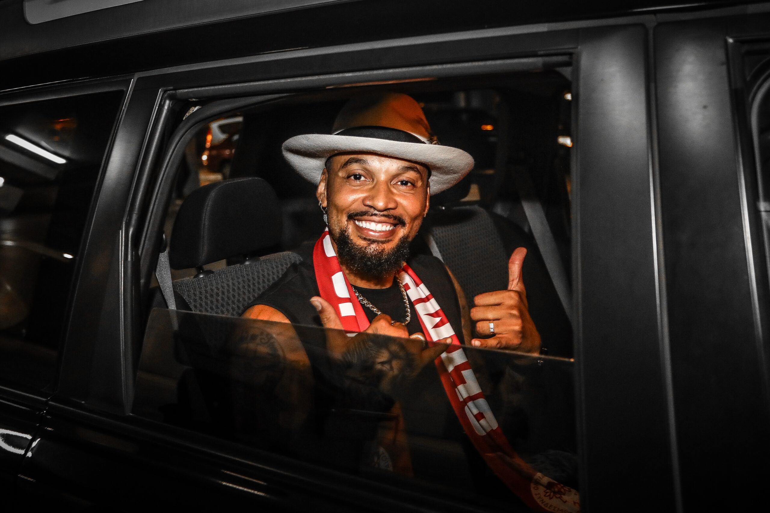 Στην Ελλάδα για τον Ολυμπιακό ο Ιντάλγκο Ολίβα (ΦΩΤΟ)