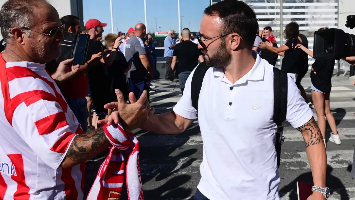 Αποθέωση για τον Ολυμπιακό στην Κύπρο (video+photo)
