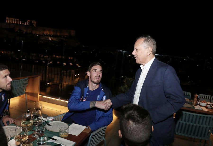 Δείπνο συσπείρωσης για την Εθνική | Παρών και ο Μπαλτάκος