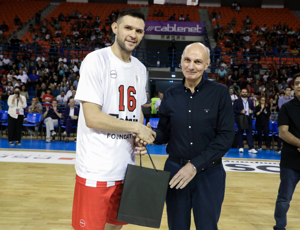 Πέταγε φωτιές…