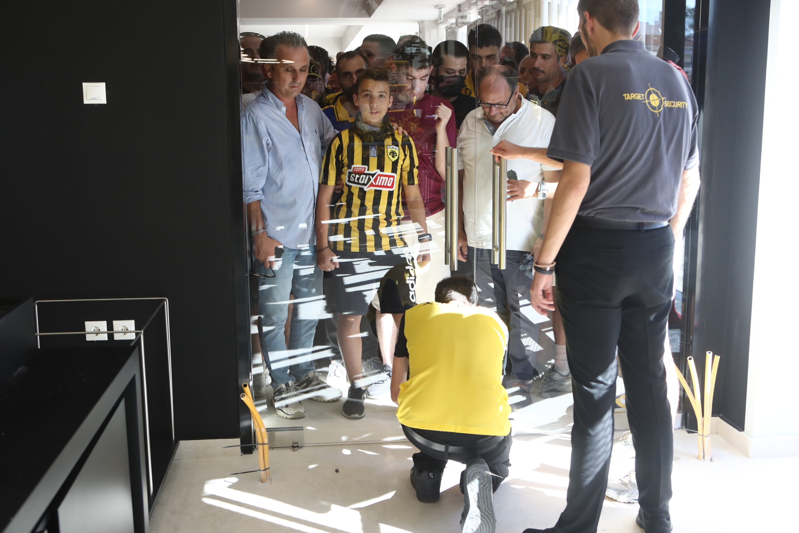 Η ΑΕΚ στο νέο της γήπεδο (συνεχές ΦΩΤΟρεπορτάζ)