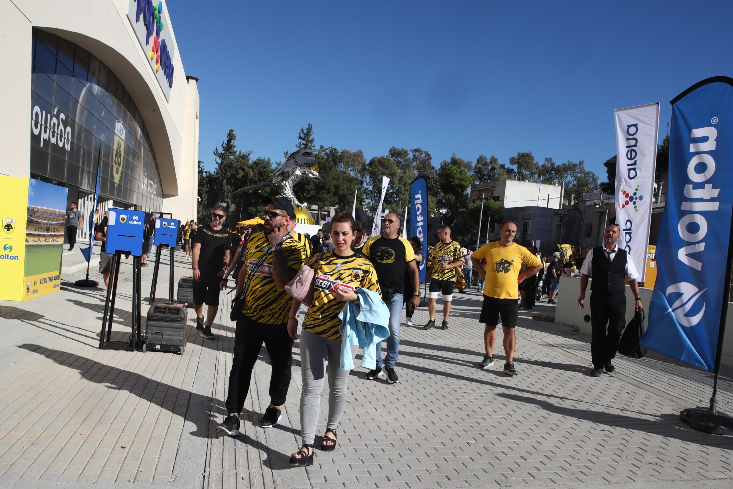 Οι εικόνες έξω από την “OPAP Arena” (ΦΩΤΟρεπορτάζ)