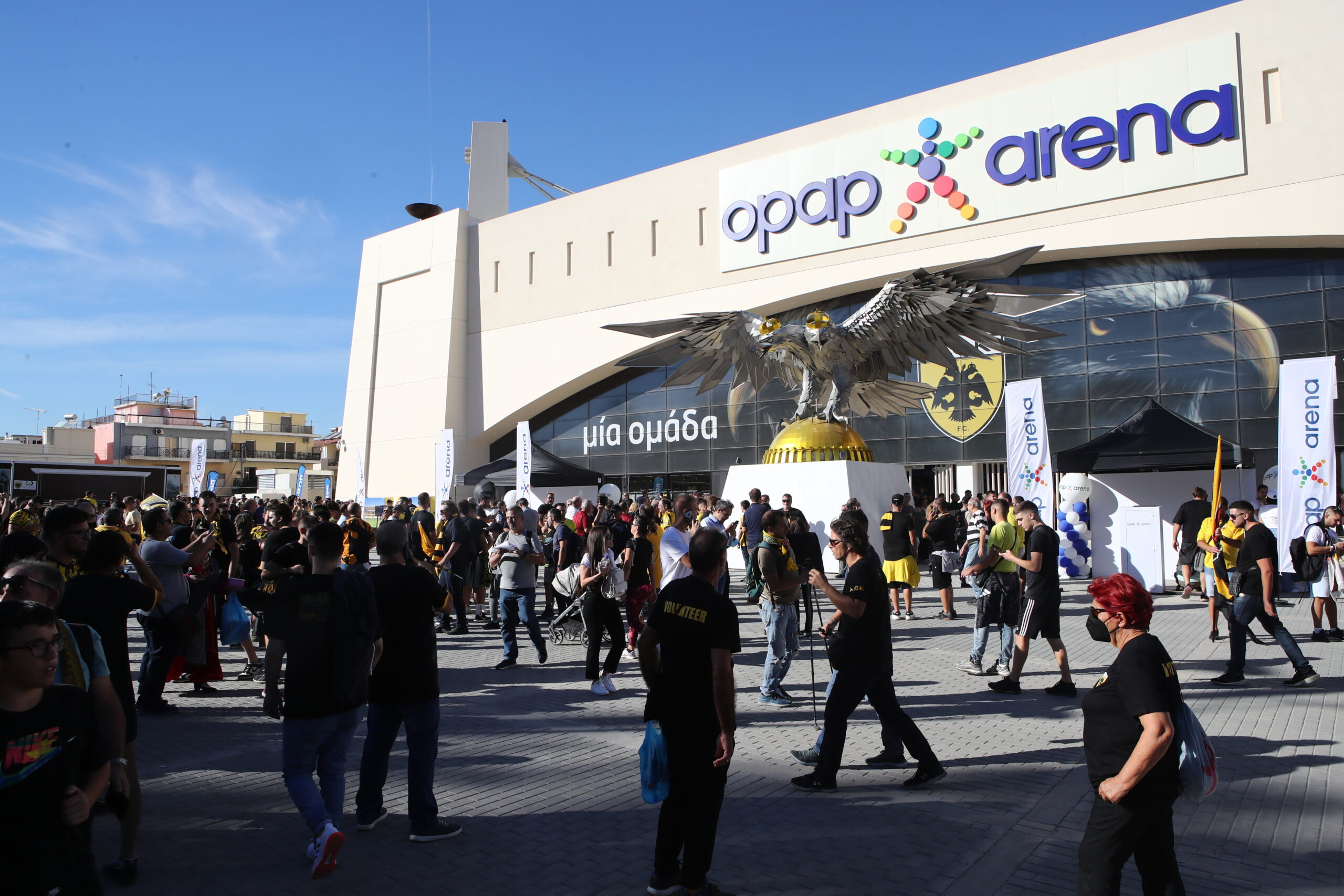 Οι εικόνες έξω από την “OPAP Arena” (ΦΩΤΟρεπορτάζ)
