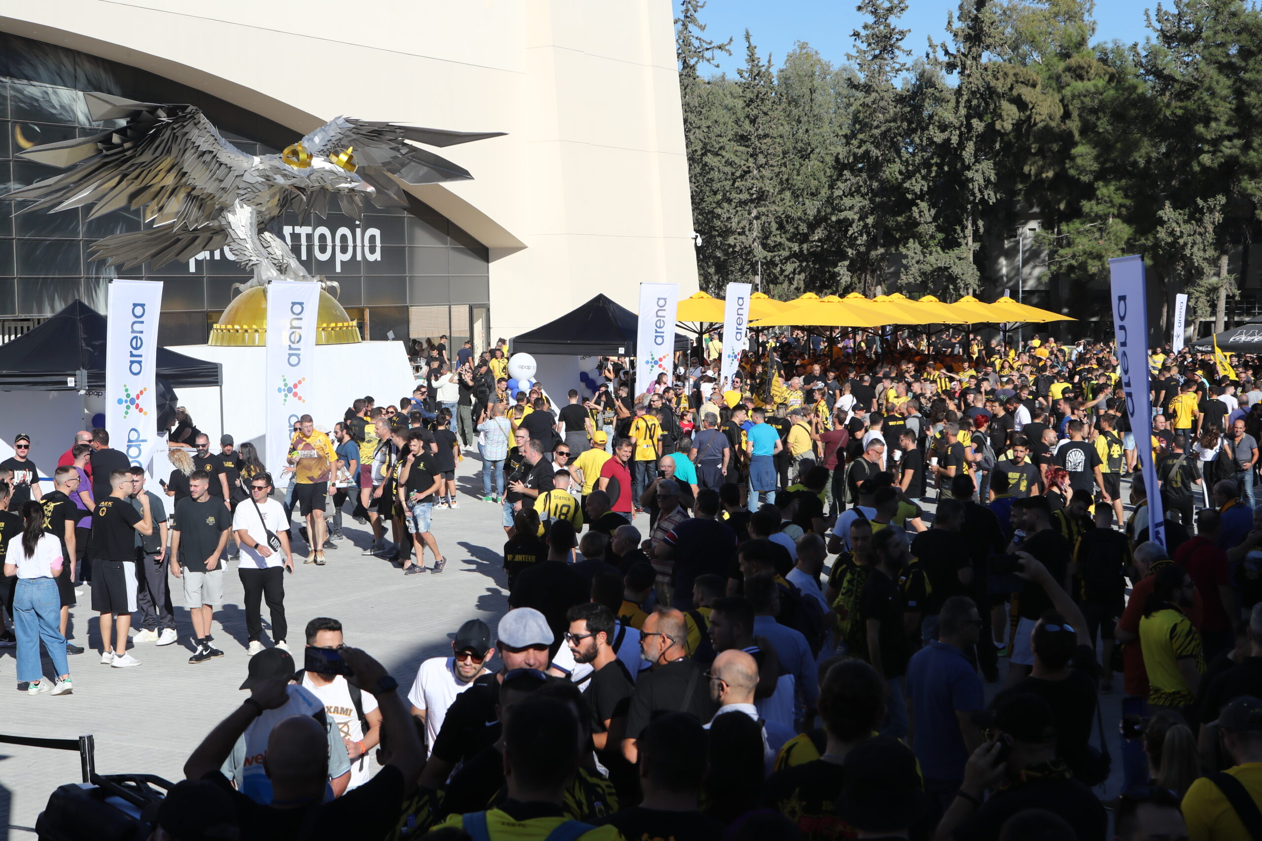 Οι εικόνες έξω από την “OPAP Arena” (ΦΩΤΟρεπορτάζ)