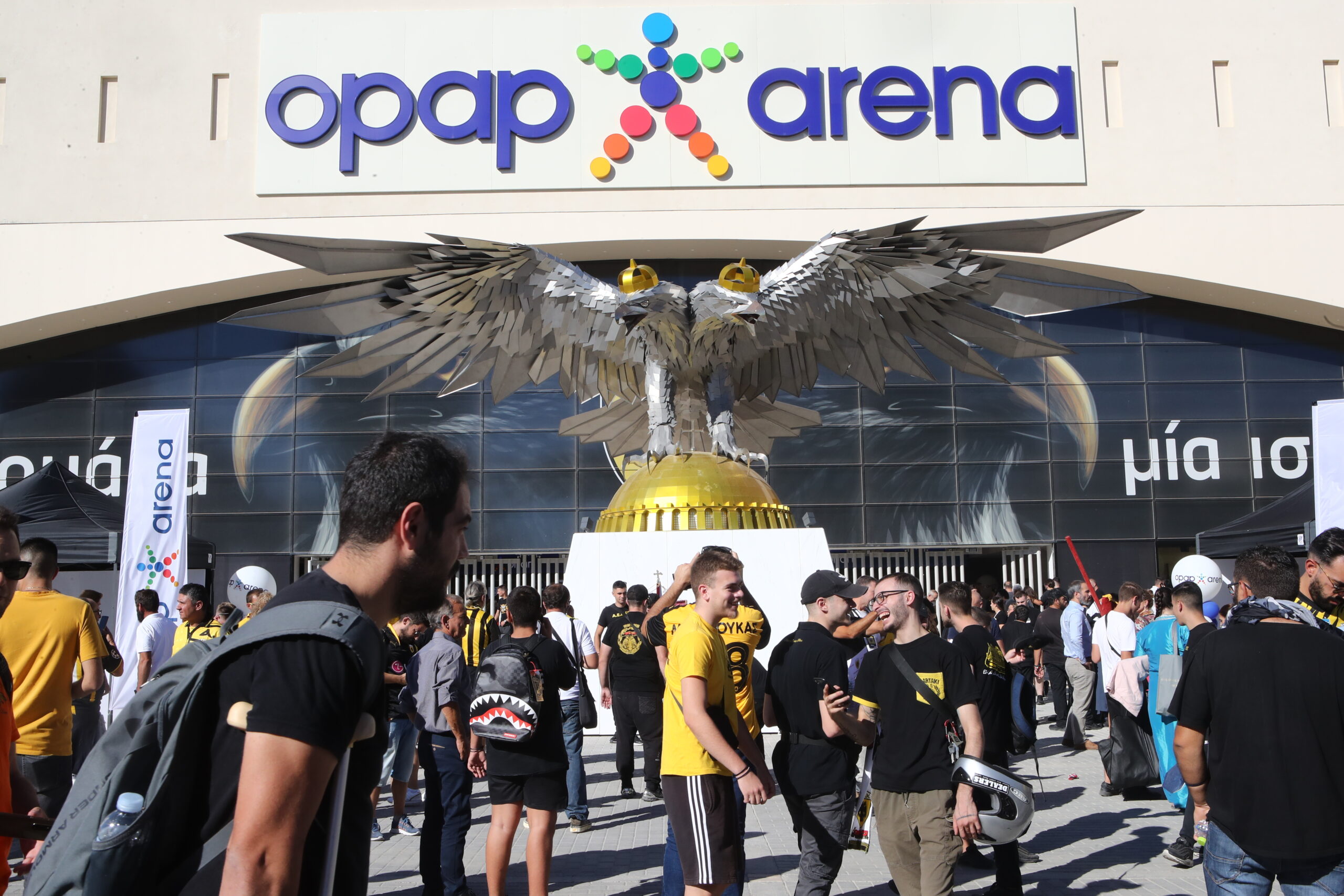 Οι εικόνες έξω από την “OPAP Arena” (ΦΩΤΟρεπορτάζ)