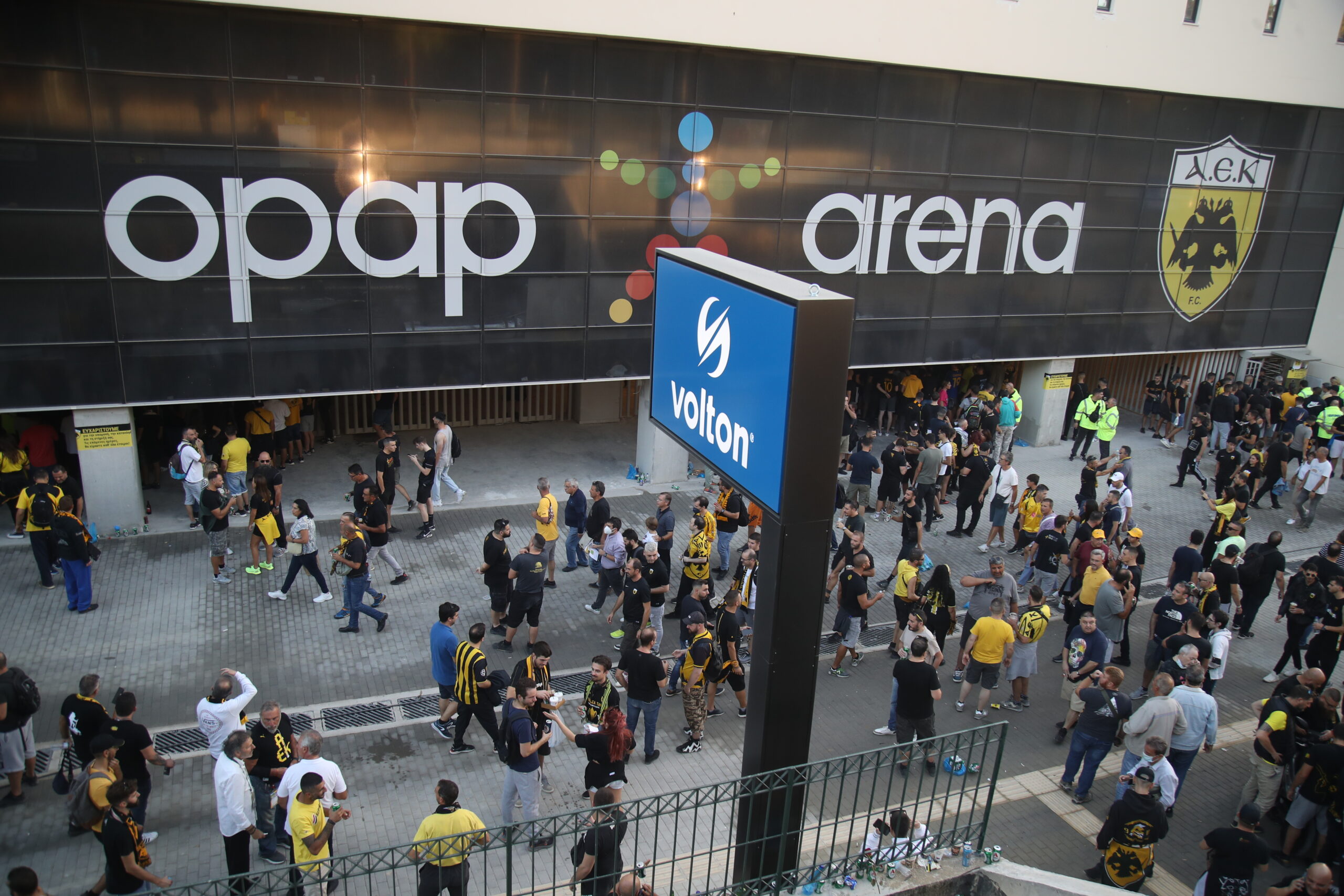Η ΑΕΚ στο νέο της γήπεδο (συνεχές ΦΩΤΟρεπορτάζ)