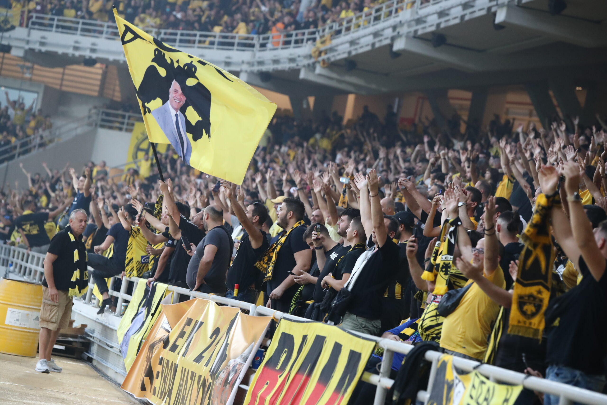 Η ΑΕΚ στο νέο της γήπεδο (συνεχές ΦΩΤΟρεπορτάζ)