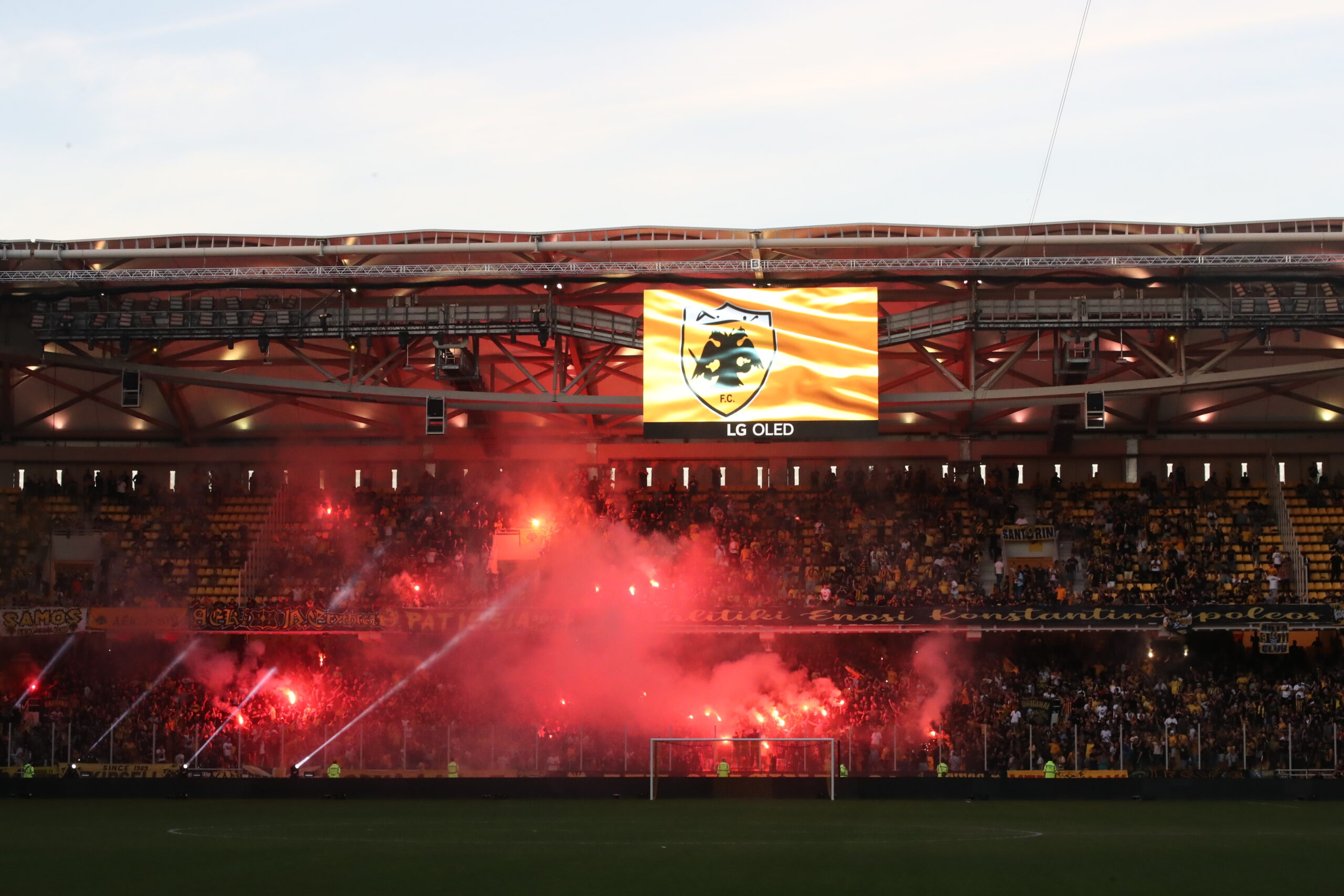 Η ΑΕΚ στο νέο της γήπεδο (συνεχές ΦΩΤΟρεπορτάζ)