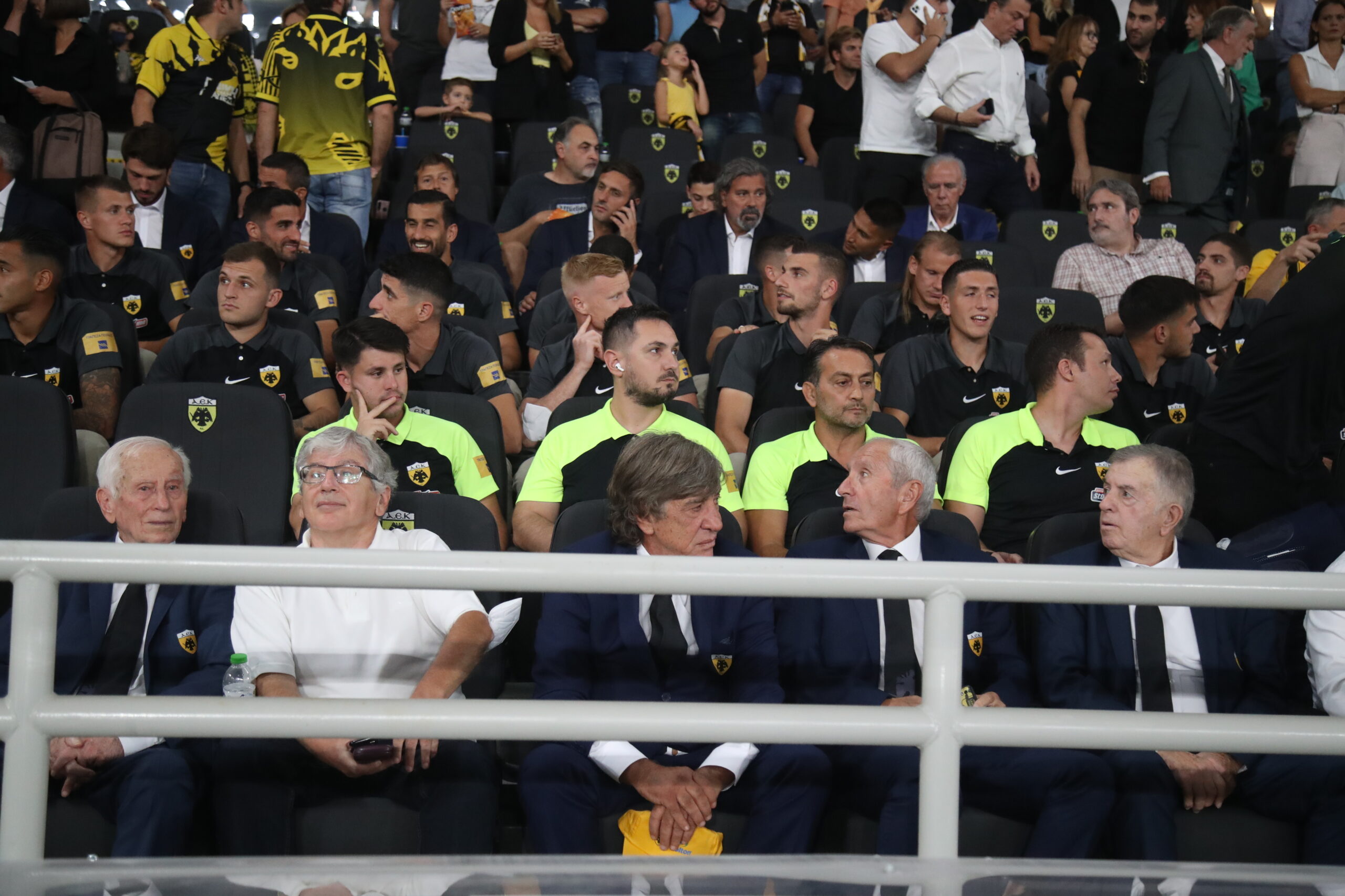 Η ΑΕΚ στο νέο της γήπεδο (συνεχές ΦΩΤΟρεπορτάζ)