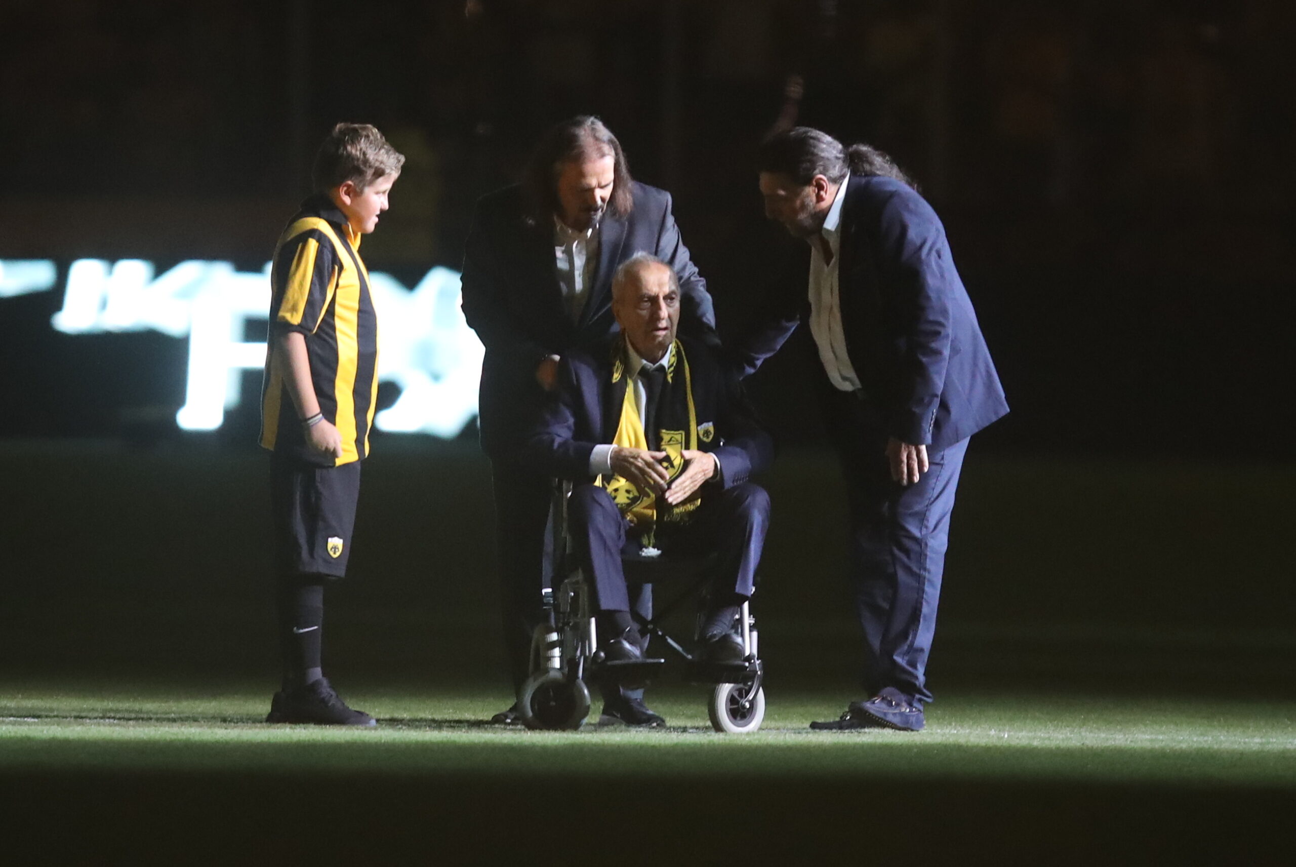 Η ΑΕΚ στο νέο της γήπεδο (συνεχές ΦΩΤΟρεπορτάζ)