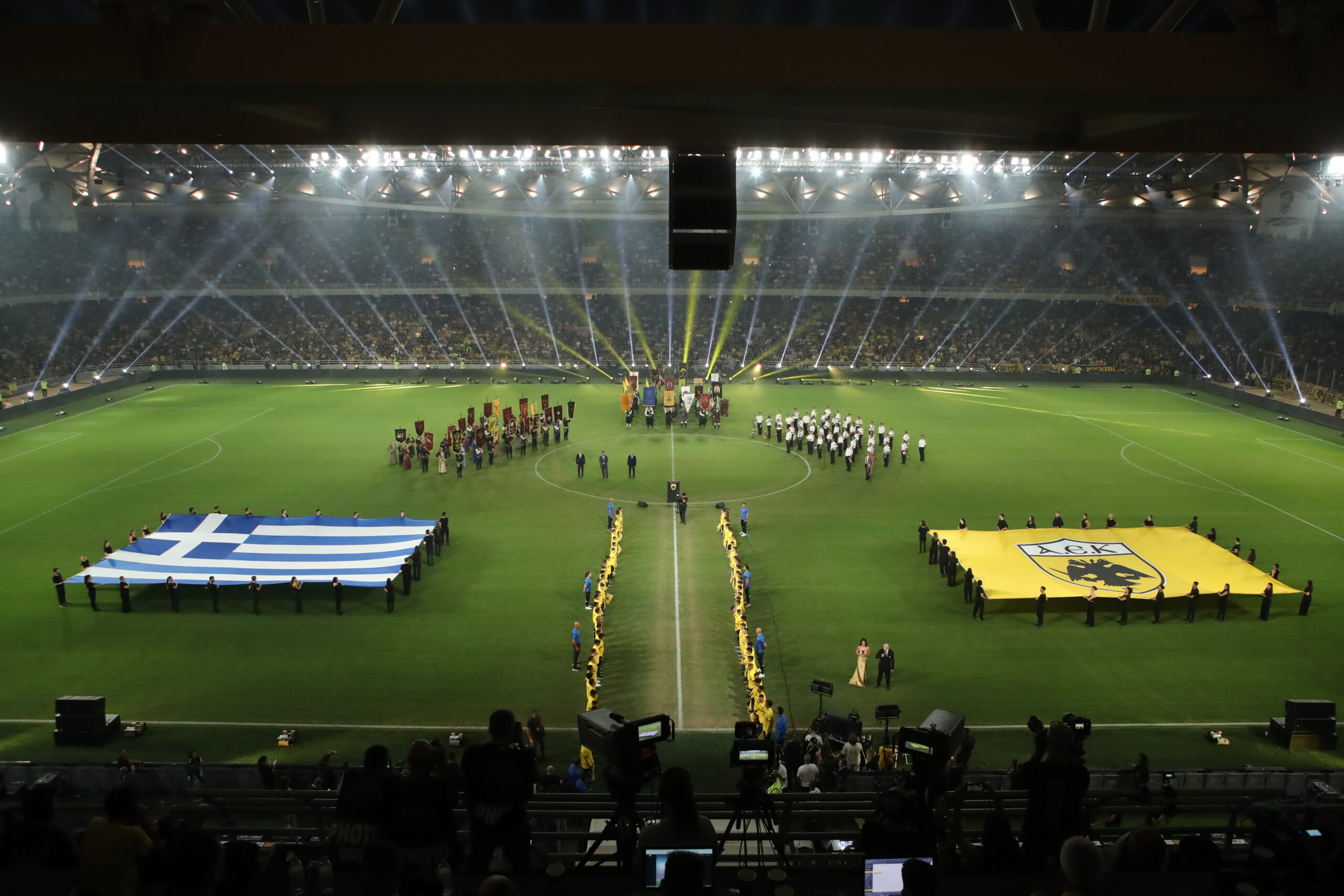 Η ΑΕΚ στο νέο της γήπεδο (συνεχές ΦΩΤΟρεπορτάζ)