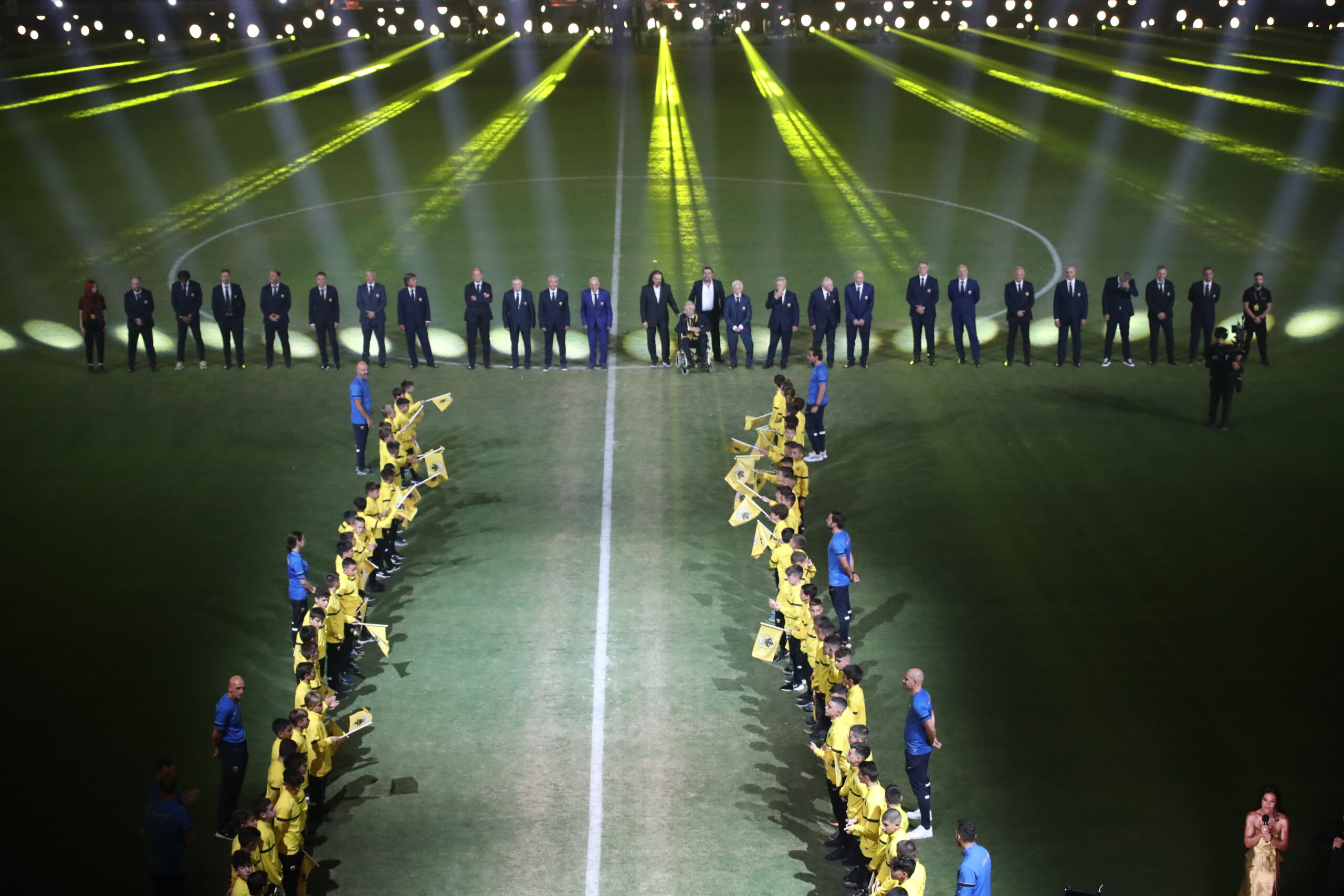 Η ΑΕΚ στο νέο της γήπεδο (συνεχές ΦΩΤΟρεπορτάζ)