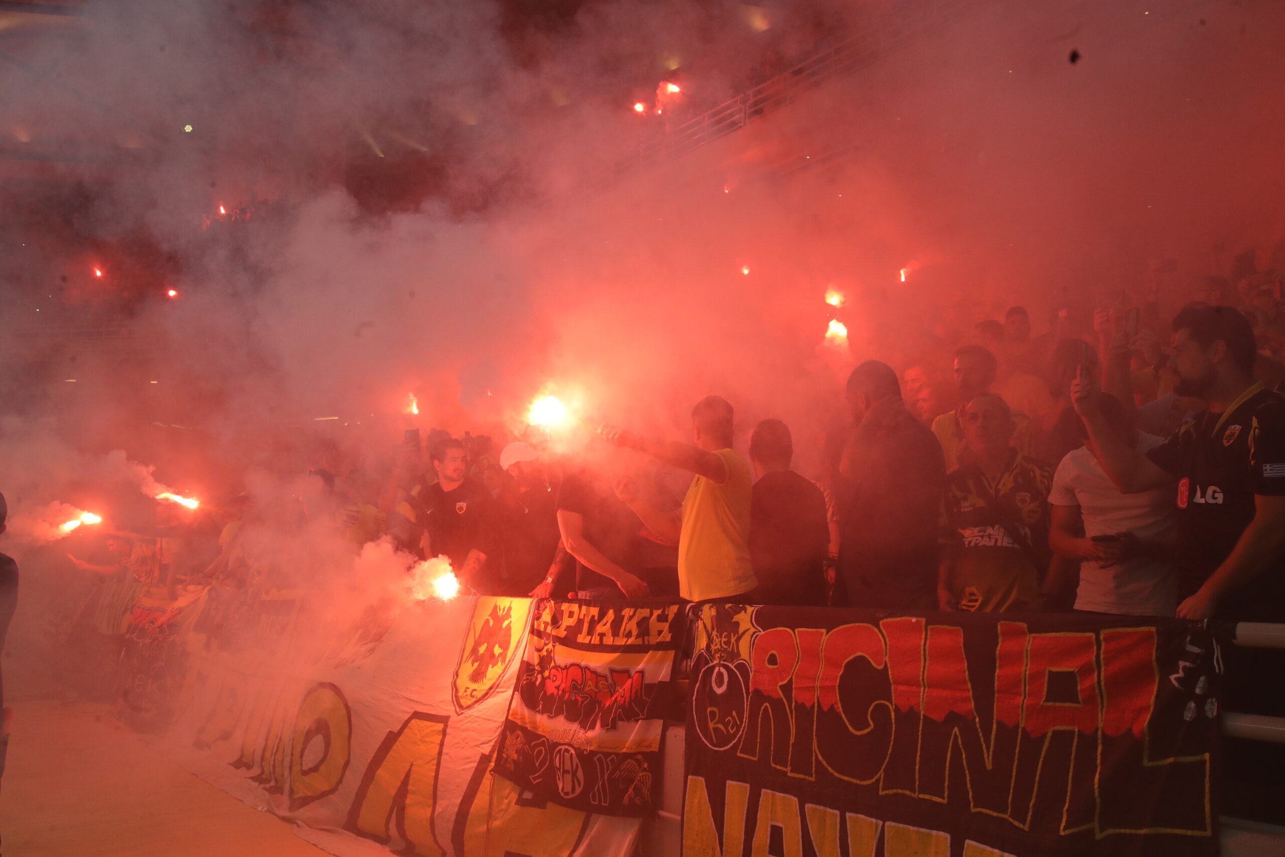 Απίστευτη ατμόσφαιρα στην “OPAP Arena” (ΦΩΤΟ)