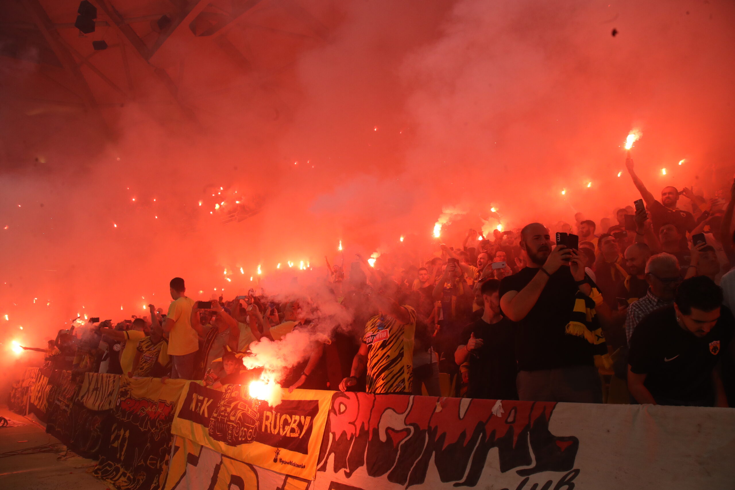 Απίστευτη ατμόσφαιρα στην “OPAP Arena” (ΦΩΤΟ)