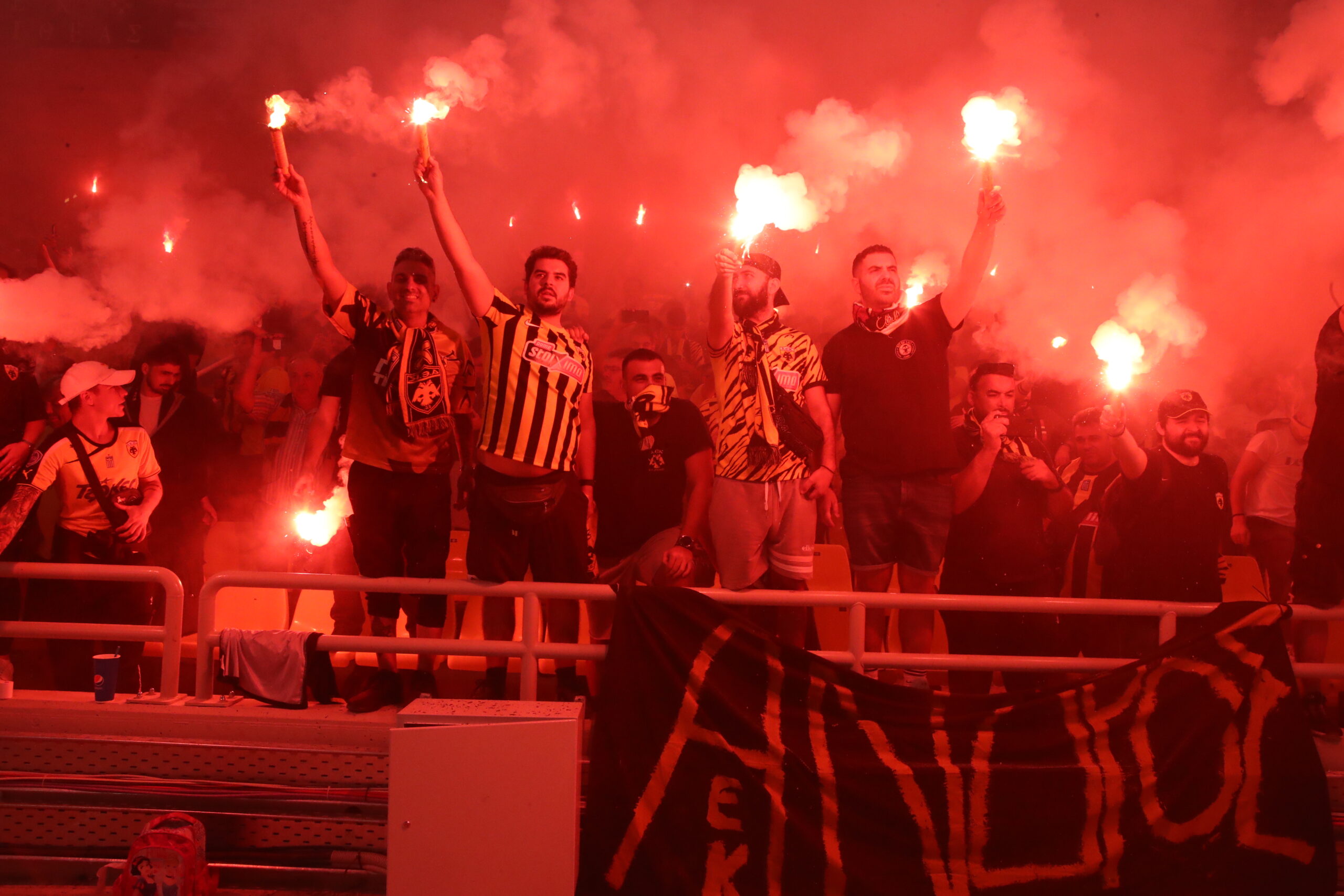 Απίστευτη ατμόσφαιρα στην “OPAP Arena” (ΦΩΤΟ)