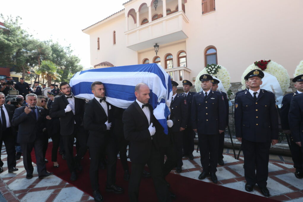 “Ράγισαν καρδιές” στην κηδεία του Αλ. Νικολαΐδη (ΦΩΤΟρεπορτάζ)