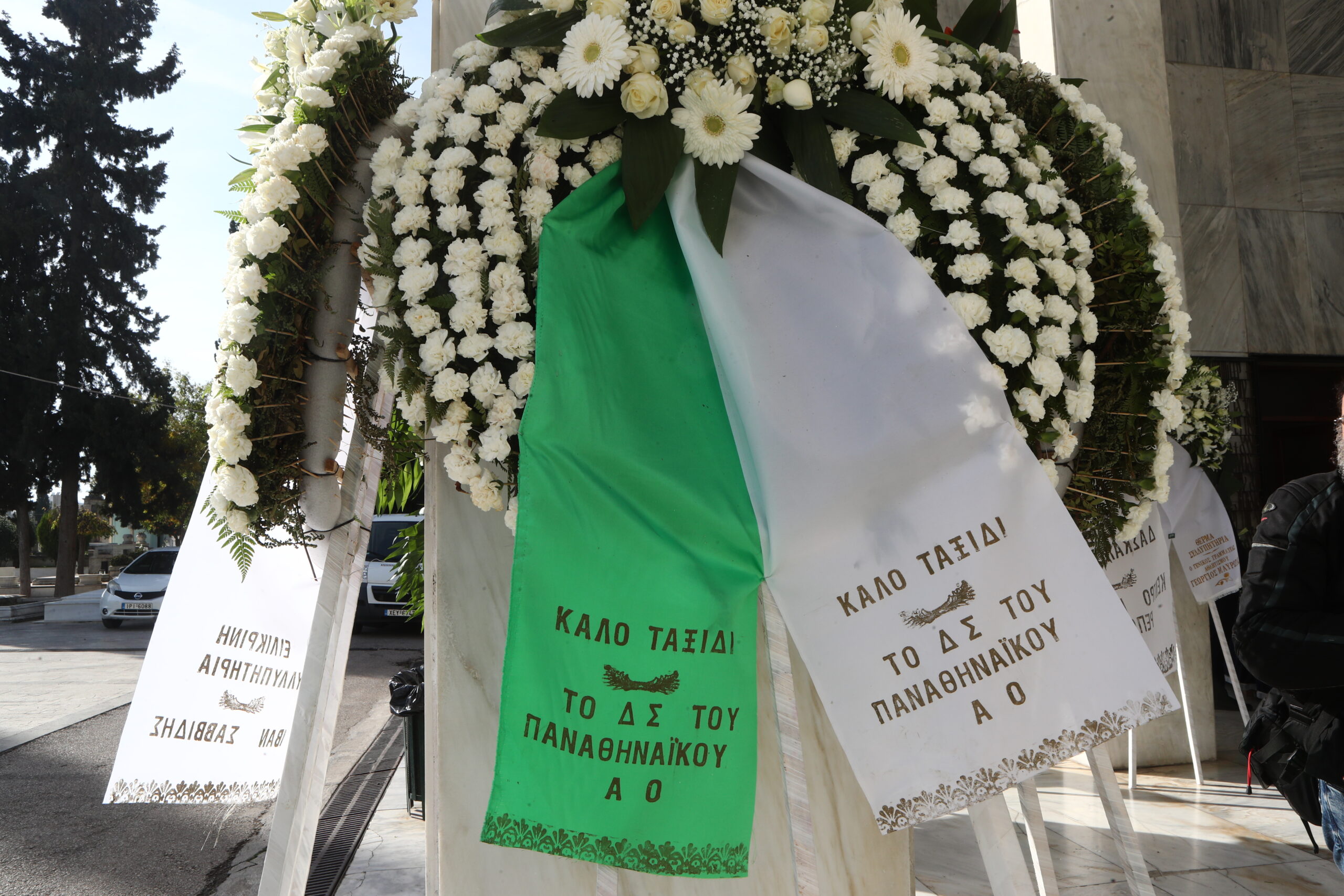 Το τελευταίο «αντίο» στον εμβληματικό Γιάννη Διακογιάννη (ΦΩΤΟρεπορτάζ)