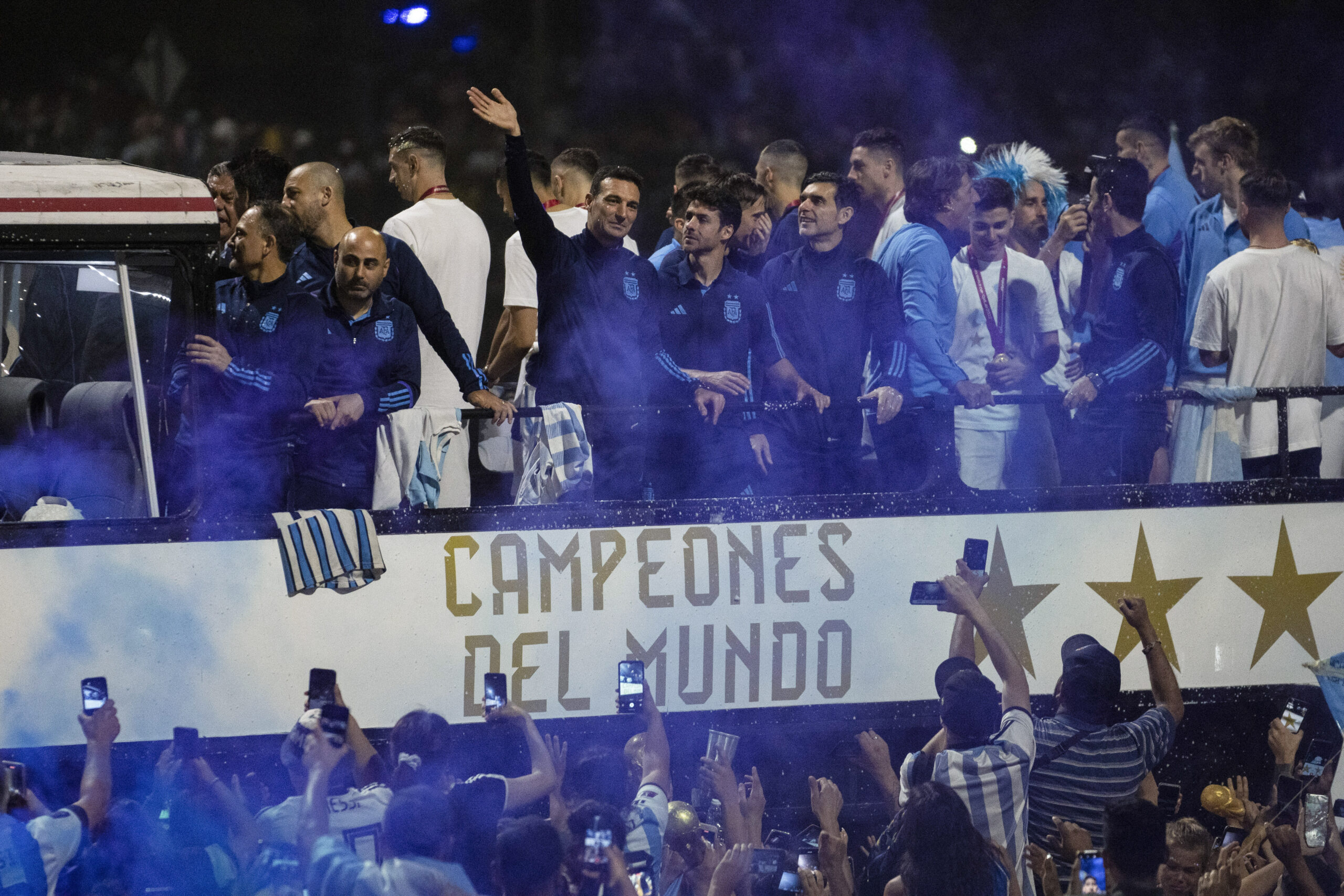 Απίστευτες σκηνές στο Μπουένος Άιρες | Αποθέωση για τους πρωταθλητές κόσμου (video)