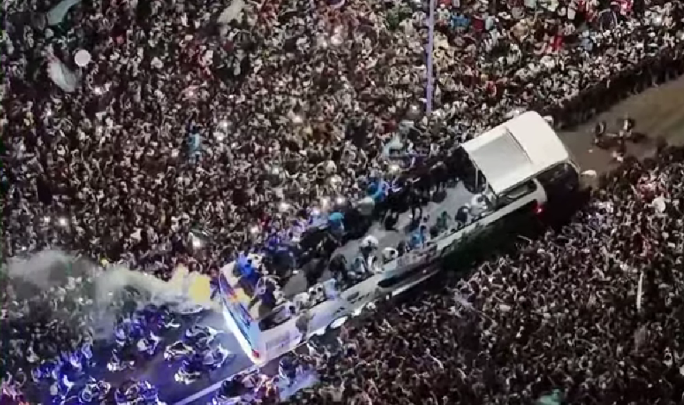 Πανζουρλισμός κατά την άφιξη των Παγκόσμιων Πρωταθλητών! (videos + ΦΩΤΟ)