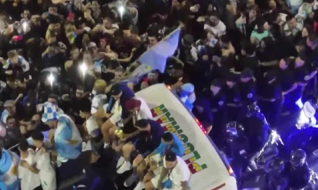 Πανζουρλισμός κατά την άφιξη των Παγκόσμιων Πρωταθλητών! (videos + ΦΩΤΟ)