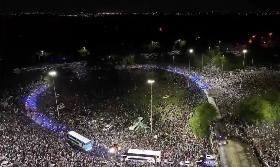 Πανζουρλισμός κατά την άφιξη των Παγκόσμιων Πρωταθλητών! (videos + ΦΩΤΟ)